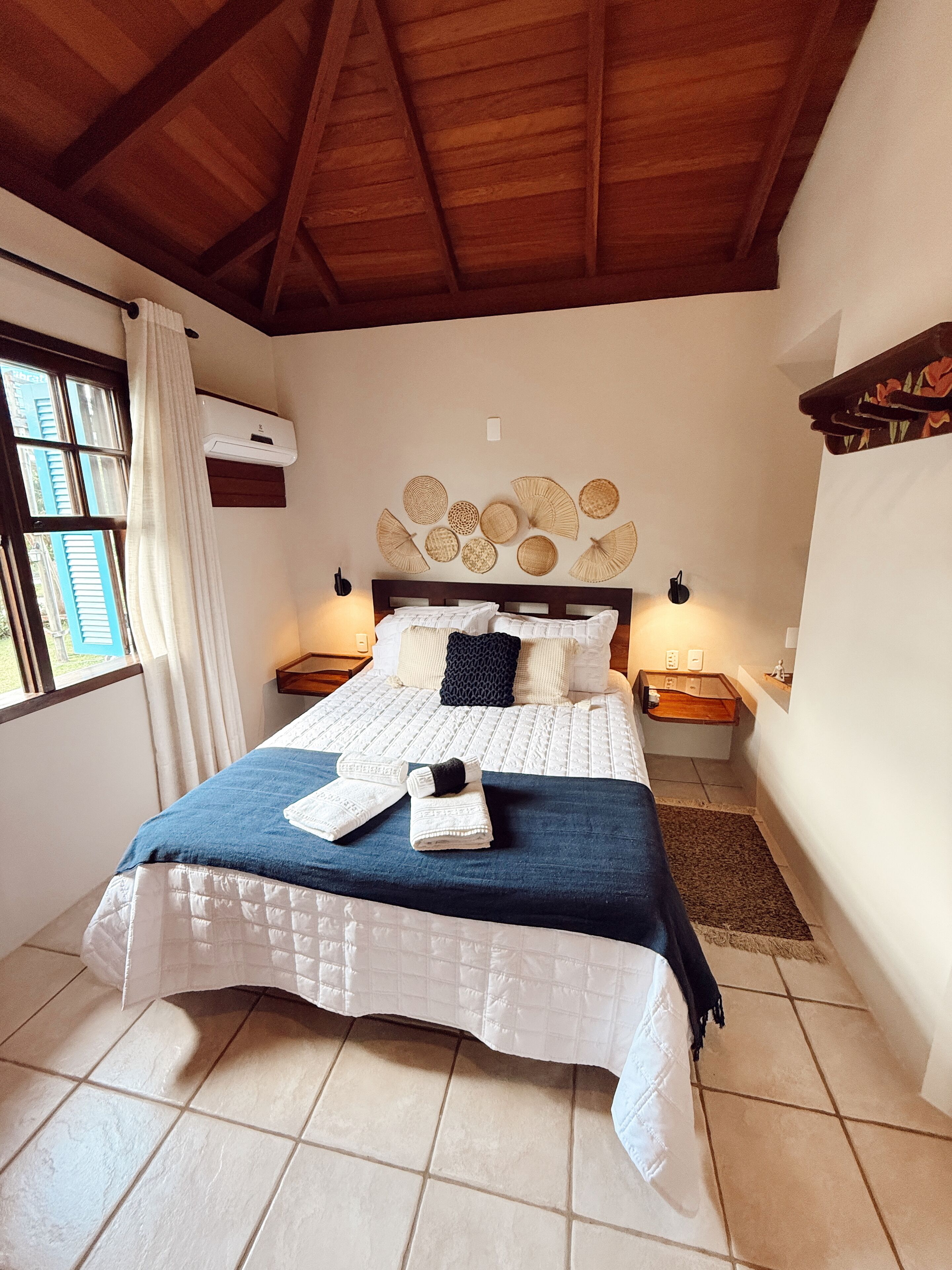 Tomannsrom – superior, flere senger, ikke-røyk, hageutsikt | Sengetøy av topp kvalitet, minibar, safe på rommet og skrivebord