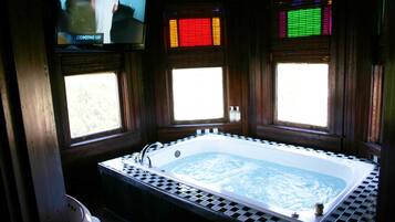 Camera, 1 letto king, idromassaggio | Vasca idromassaggio privata