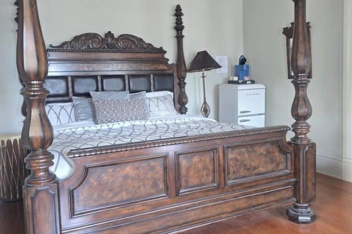 Room 9 | Egyptian cotton sheets, premium bedding, WiFi (free)