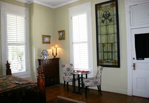 Quarto, 1 cama Queen, banheira de imersão | Roupas de cama de algodão egípcio, roupas de cama premium