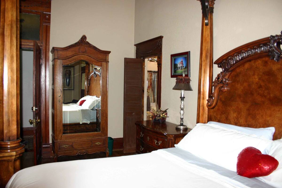 Room 2 | Egyptian cotton sheets, premium bedding, WiFi (free)