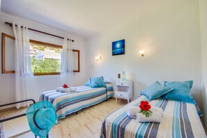 4 chambres, fer et planche à repasser, Wi-Fi gratuit, draps fournis