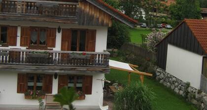 Petit appartement de vacances confortable à Steinbach entre Bad Tölz et Lenggries