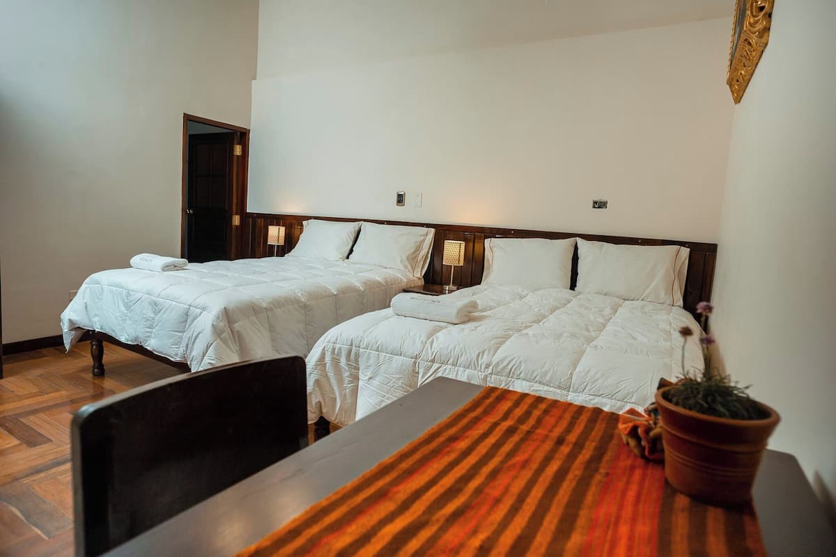 Chambre familiale, Plusieurs lits | Restaurant pour couples