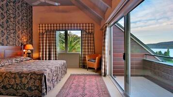 Exclusive House, 4 Bedrooms, Lake View | 4 bedrooms, Egyptian cotton sheets, premium bedding, Select Comfort beds