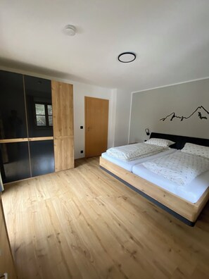1 bedroom, internet, bed sheets - Ferienwohnung 2, 1-2 Personen - 43 qm - Nichtraucher, Balkon (Schönau am Königssee)