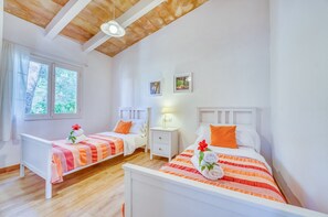 2 slaapkamers, een strijkplank/strijkijzer, gratis wifi, beddengoed