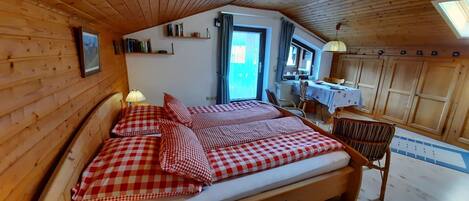 1 sovrum, internet och sängkläder