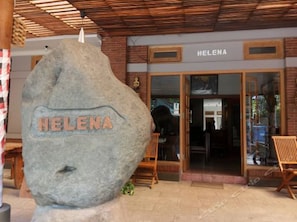 Property entrance - Helena Guest House (Malang)