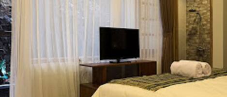 Deluxe Double or Twin Room | In-room safe, free WiFi, bed sheets