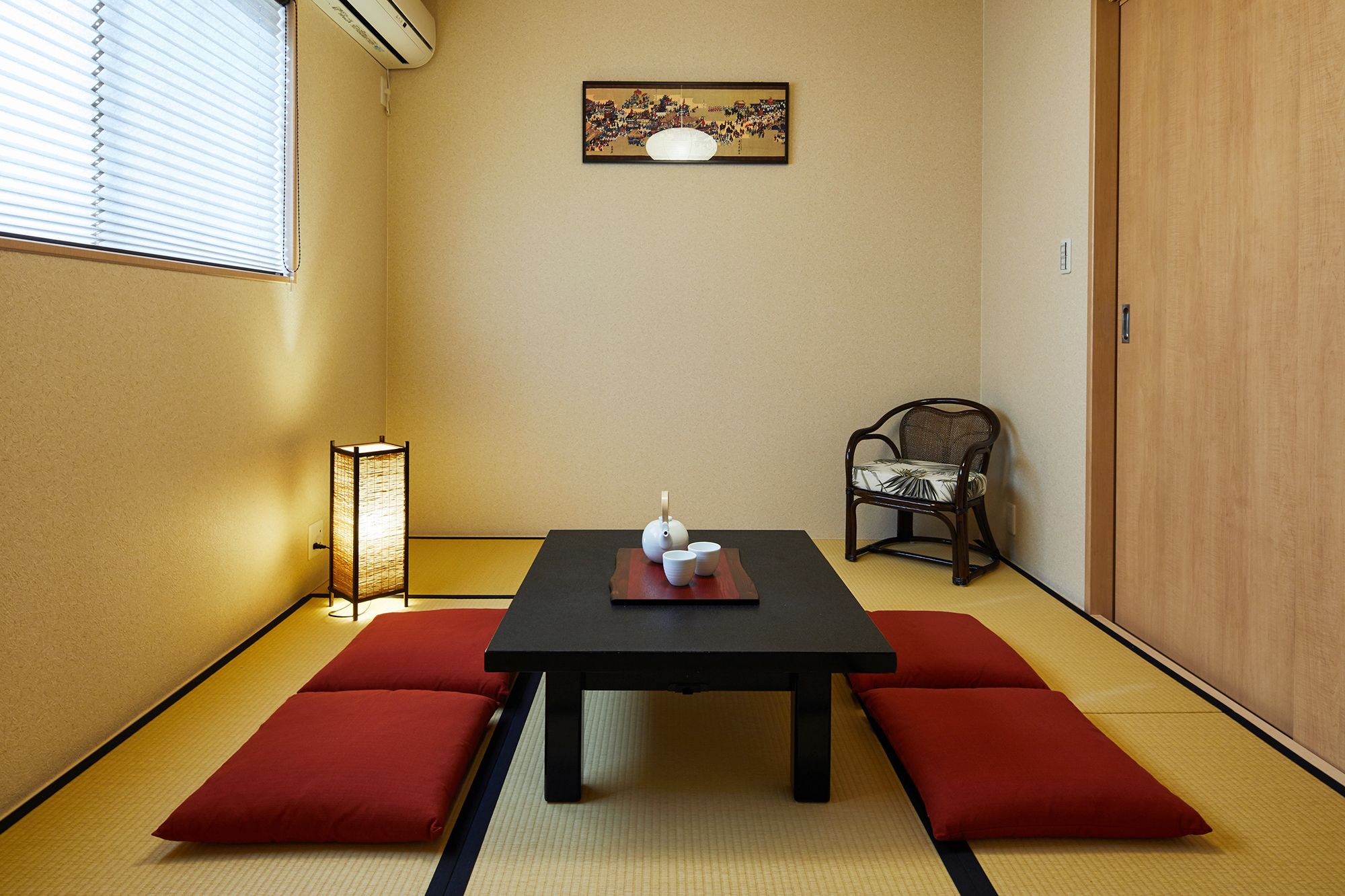 Private Vacation Home | Soundproofing, iron/ironing board, free rollaway beds, free WiFi