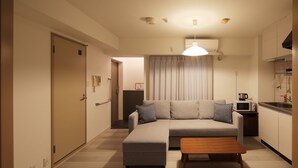 ห้องคอมฟอร์ทสำหรับสี่ท่าน, ห้องครัวขนาดเล็ก ( 603 ) | บริเวณนั่งเล่น