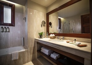 Bathroom - Wyndham Costa del Sol Arequipa (Arequipa)