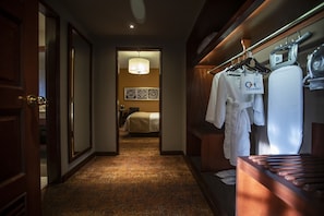 Suite, 1 cama de matrimonio grande, no fumadores (Arequipa) | Minibar, caja fuerte, escritorio y espacio para trabajar con un portátil