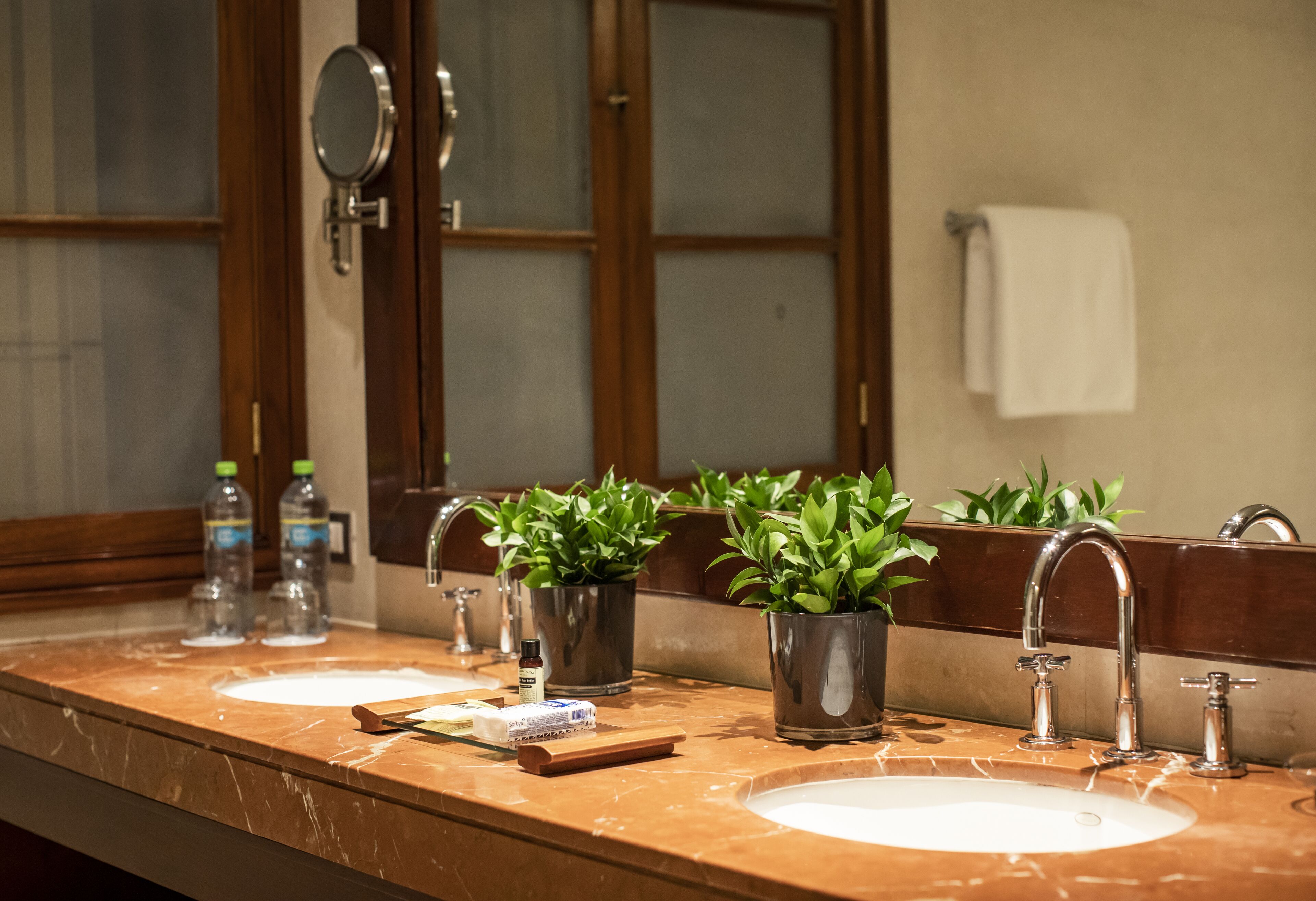 suite, 1 king bed, non smoking (misti) | minibar, in-room safe, desk, laptop workspace