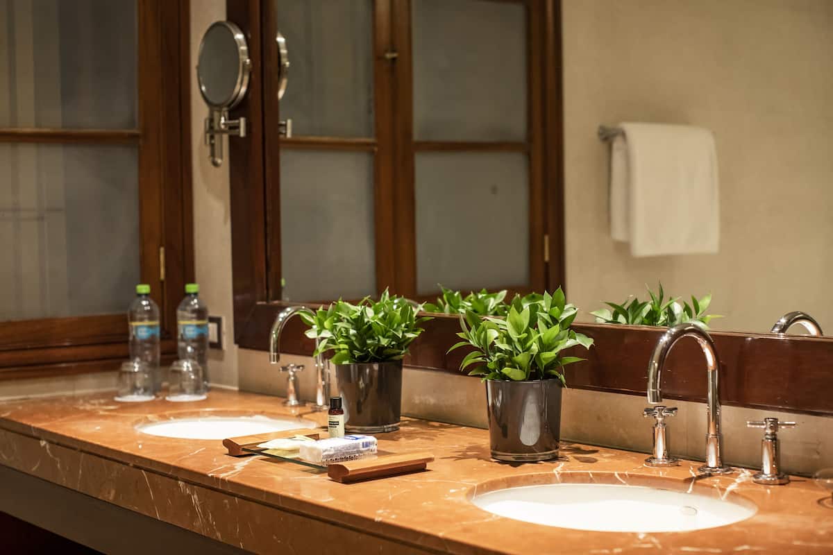 suite, 1 king bed, non smoking (misti) | minibar, in-room safe, desk, laptop workspace