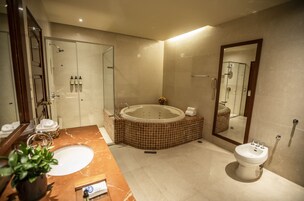 Suite, 1 King Bed, Non Smoking (Misti) | Minibar, in-room safe, desk, laptop workspace