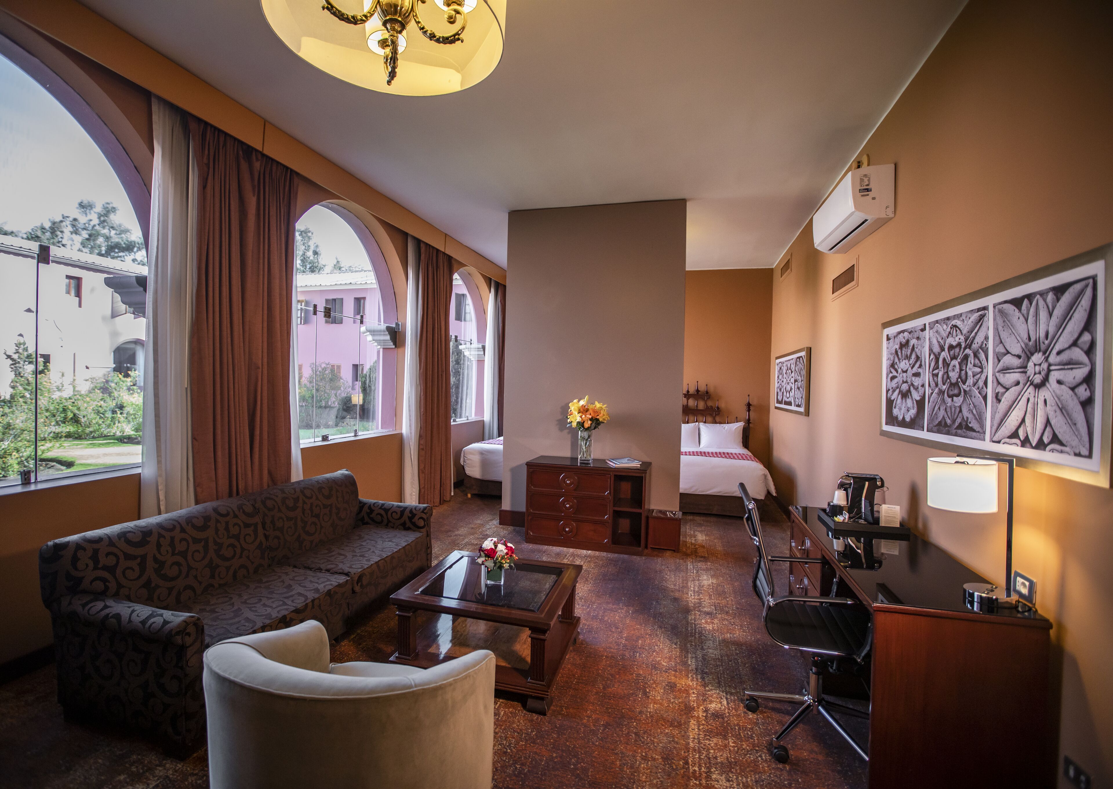 junior suite, 2 double beds, non smoking | bathroom | combined shower/bathtub, free toiletries, hair dryer, towels