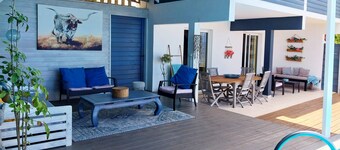 Villa with beautiful sea view and pool