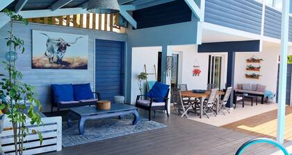 Villa mit Meerblick und Pool