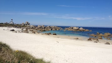 Plage, chaises longues