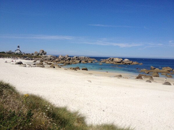 Plage, chaises longues