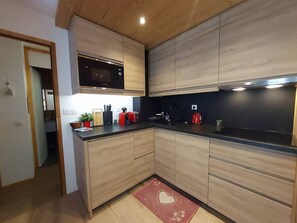 Fridge, microwave, stovetop, dishwasher - 2-room apartment in Valmorel, near slopes and shops, equipped, wifi, non-smoking (Valmorel)