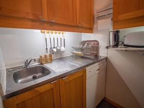 Fridge, microwave, oven, stovetop - Duplex lumineux au pied des remontées - 6 pers - centre Valmorel - commodités à 25m (Valmorel)