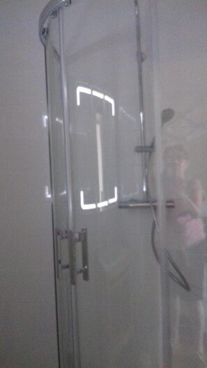 Bañera, papel higiénico