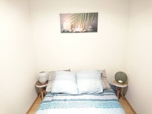 2 bedrooms, WiFi, bed sheets, wheelchair access