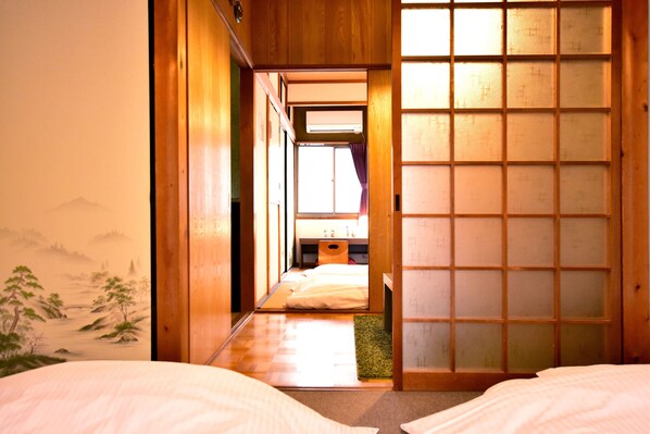 Iron/ironing board, free WiFi, bed sheets - J RELAX Kyoto Saiin (Kyoto)