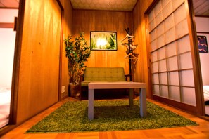 Flat-screen TV - J RELAX Kyoto Saiin (Kyoto)