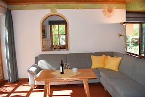 TV, DVD player, ping pong - Ferienhaus Sonnenblume 120 qm, Erd- und Dachgeschoss, 4 separate Schlafzimmer (Höslwang)