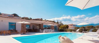 Large villa in Porto-Vecchio with swimming pool, jacuzzi, sauna & fitness - Sea view