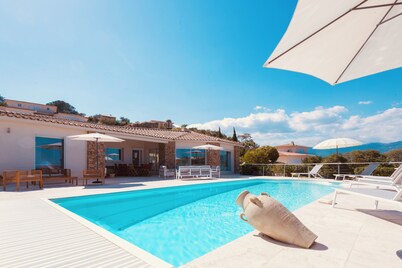 Large villa in Porto-Vecchio with swimming pool, jacuzzi, sauna & fitness - Sea view