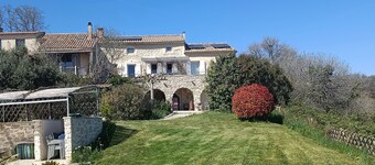 Large, tastefully renovated old house with elegant swimming pool.<br>