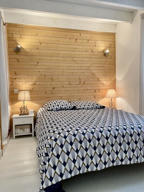 3 bedrooms, iron/ironing board, travel crib, free WiFi