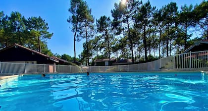 Villa avec piscine & prestations hoteliĂšres (linge de lit & de toilette, WIFI,).