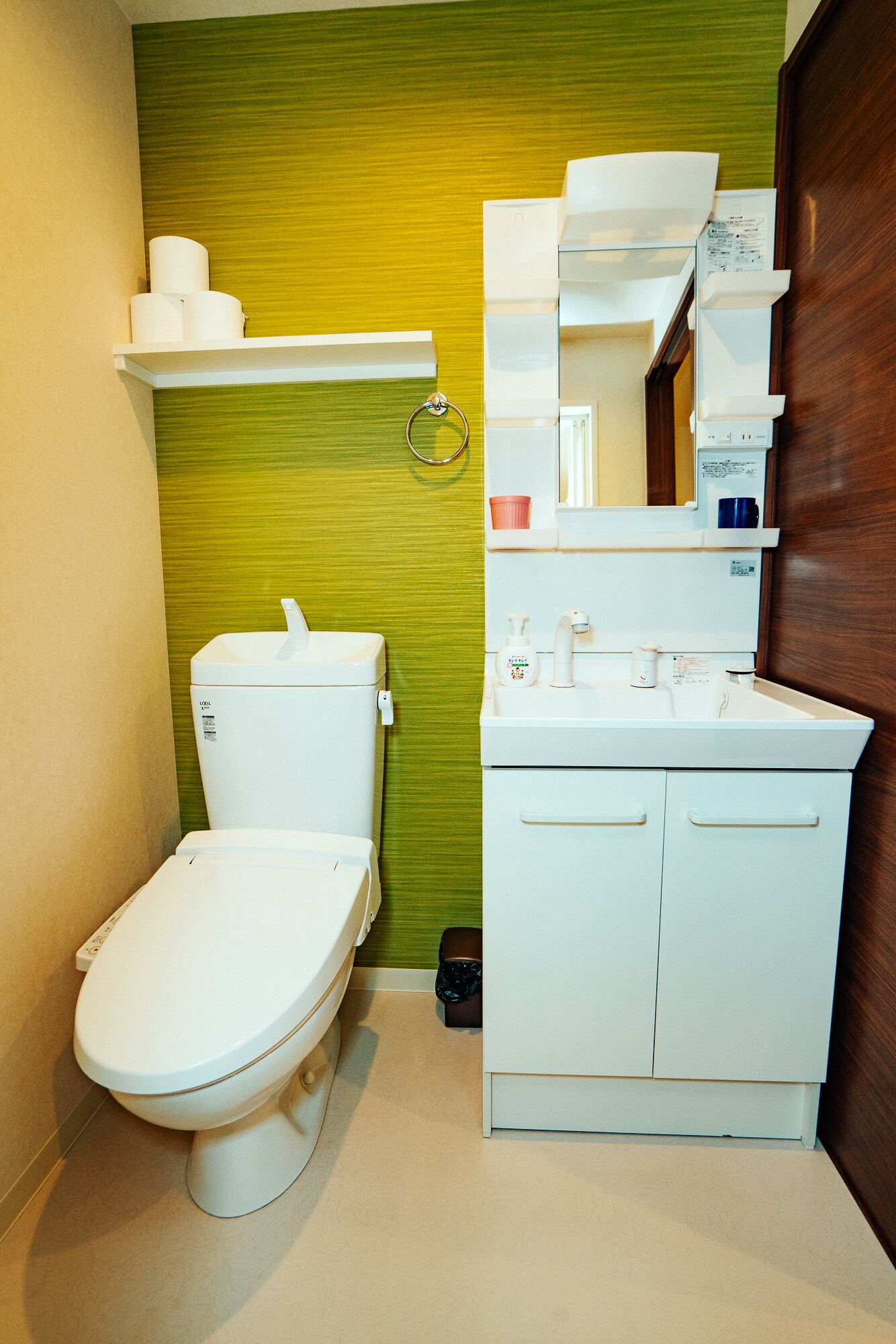 Habitación cuádruple económica, varias camas, para no fumadores, cocina | Baño | Tina y regadera independientes y amenidades de baño gratuitas 