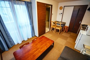 Deluxe Family Room | Living room - Ben's Guesthouse Kyoto (Kyoto)