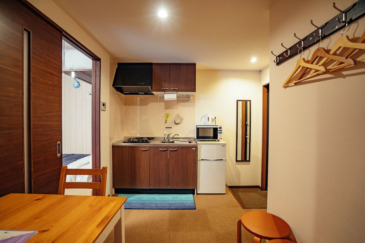 Standard Family Room | Private kitchen | Full-sized fridge, microwave, stovetop, electric kettle
