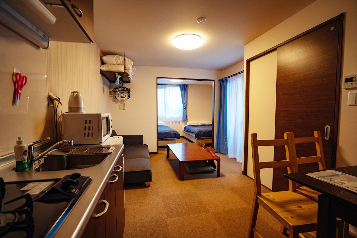 Deluxe Family Room | Hypo-allergenic bedding, desk, laptop workspace, blackout curtains