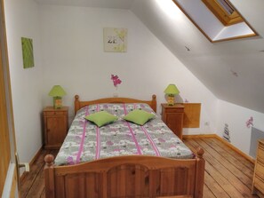 2 bedrooms, iron/ironing board, bed sheets