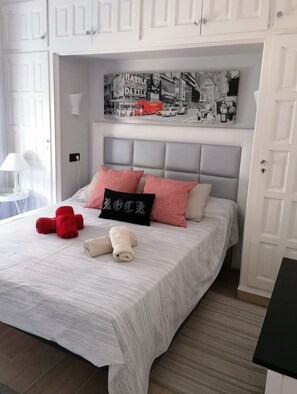 4 slaapkamers, een strijkplank/strijkijzer, wifi, beddengoed