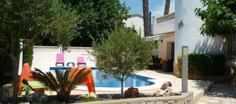 ESCALA, 5 minutes walk beach, VILLA STANDING160 habitab m2 / WIFI / WDM POOL 
