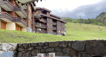 Studio with balcony for 2, ski-in/ski-out, near piste and ski school