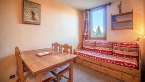 Dining - Cozy studio 80m from lifts and 100m from shops in Valmorel (Valmorel)