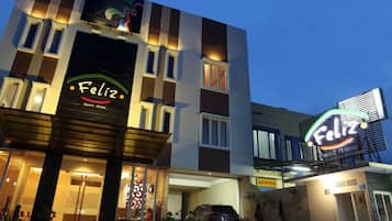 Fassade der Unterkunft – Abend/Nacht