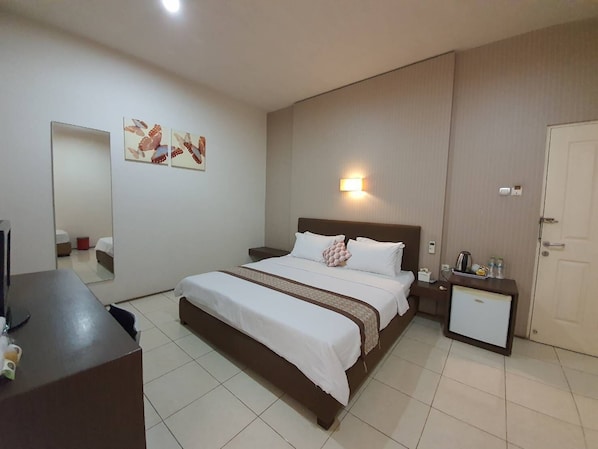 Chambre Supérieure, 1 très grand lit | Bureau, chambres insonorisées, Wi-Fi gratuit, draps fournis