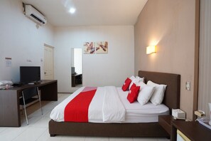 مكتب وتجهيزات عازلة للصوت وواي فاي مجانًا وملاءات أسرّة